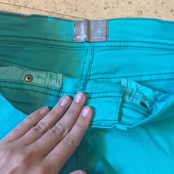 Bench Shorts - Picture 2 of 4